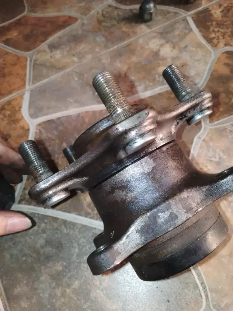 Bearing belakang ertiga old