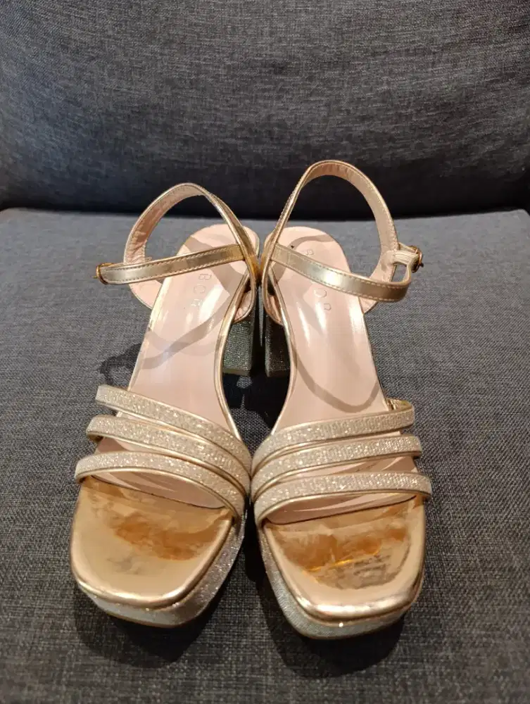 Wedges Pesta Enak di pakai