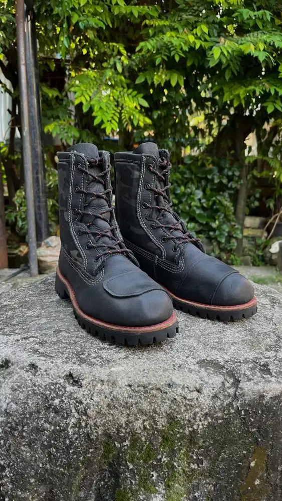 Sepatu bates bomber boots