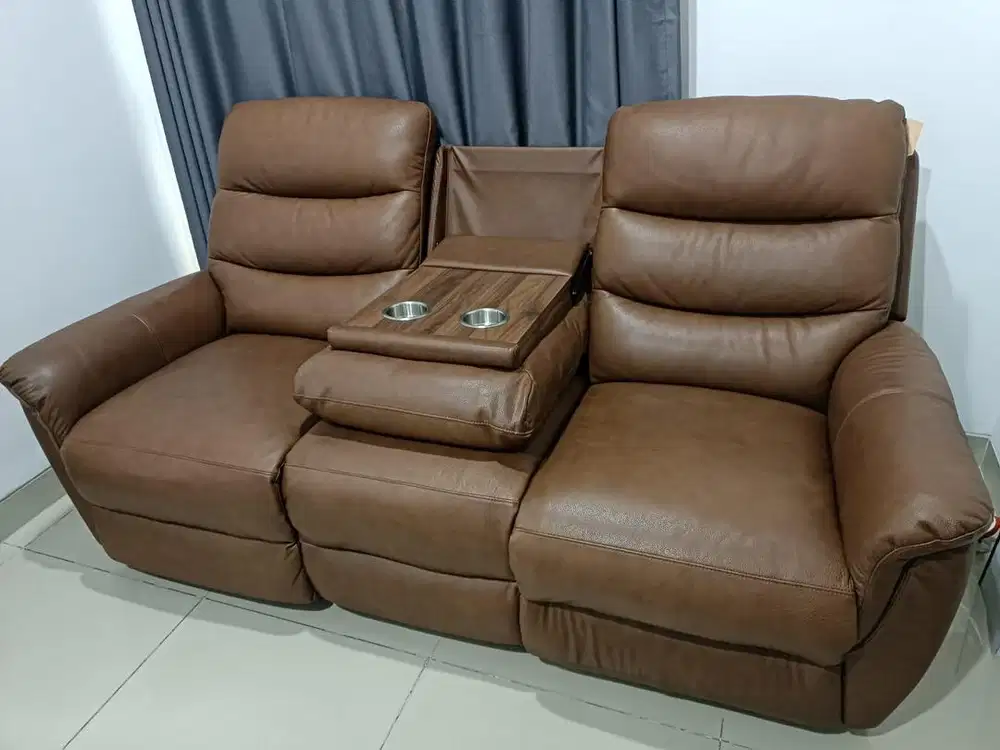 Sofa 3 seater Informa Ferrara Brownsville Like New