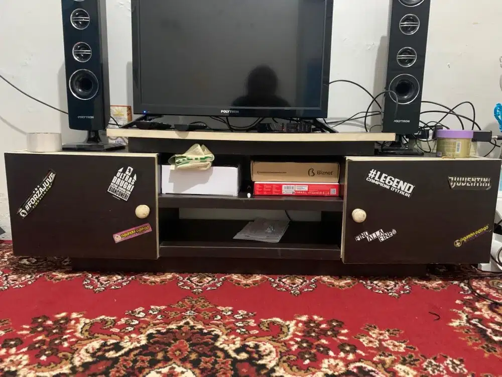 forsale lemari tv dan tv nya