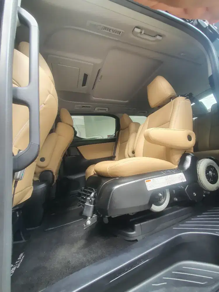 Alphard welcab 2.5 S CBU (Kursi Roda) asli japan