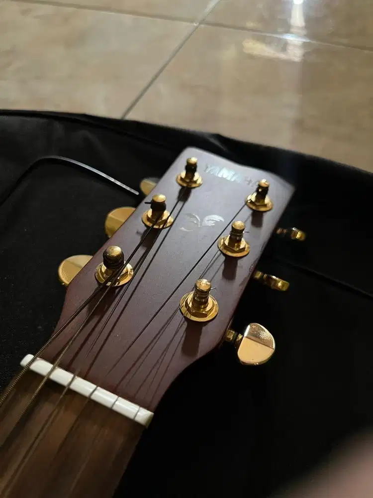 Yamaha F335 baru mulus