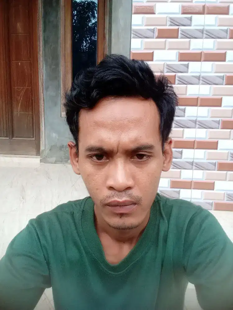 Cari kerjaan,apa aja yg penting ada mess