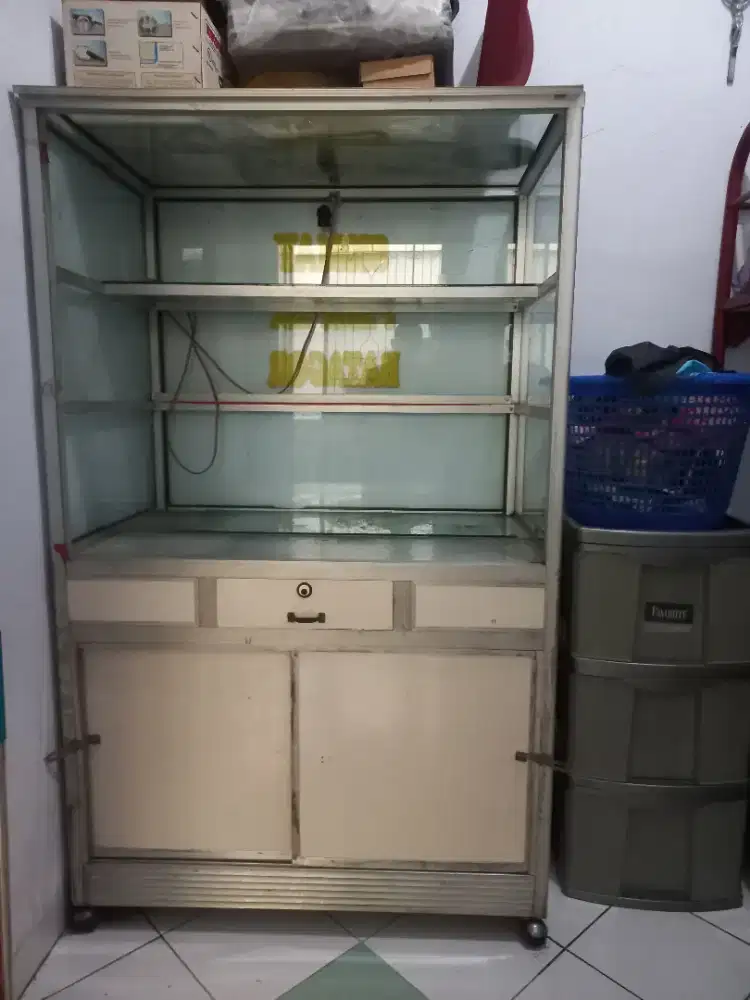 Estalase Almunium kaca