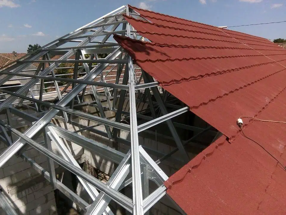 Baja Ringan Untuk Bongkar Renovasi Atap Lapuk Rumah Anda