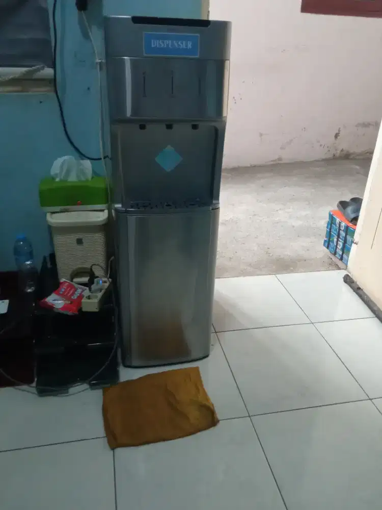 Dispenser galon bawah normal