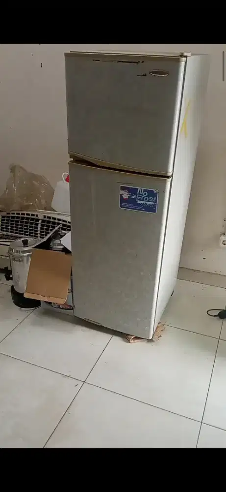 Kulkas dan dispenser