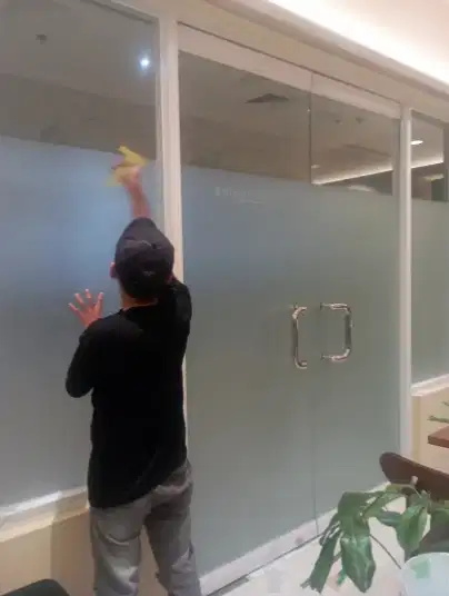 kaca film kantor kacafilm rumah sticker gedung Stiker Oneway Cutting