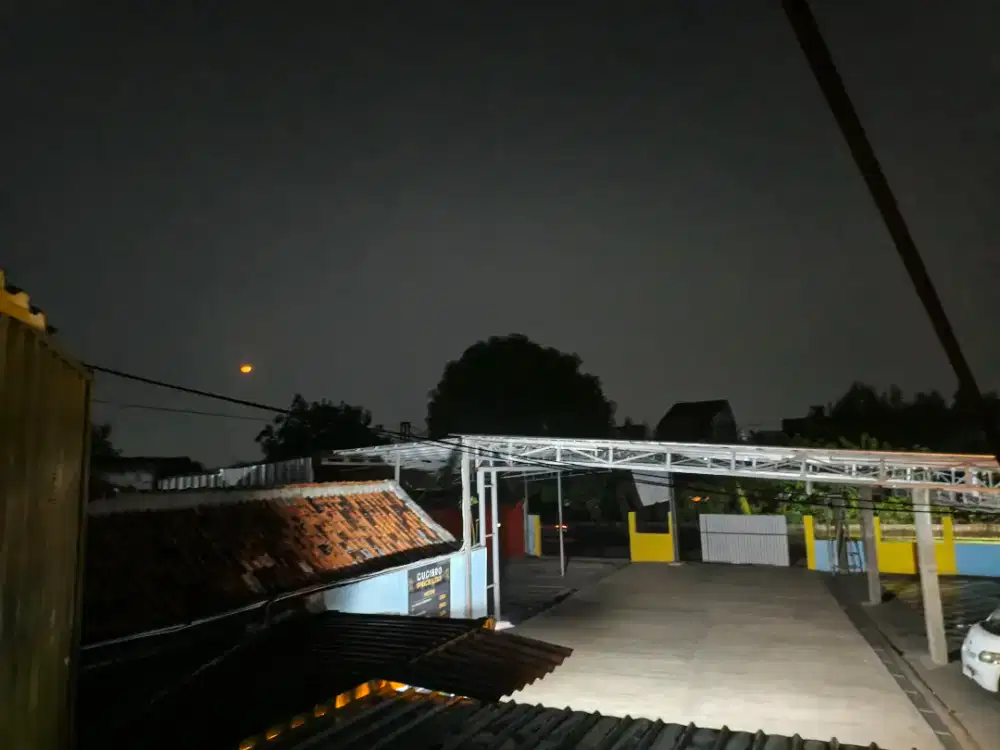 Karyawan crew cuci stim