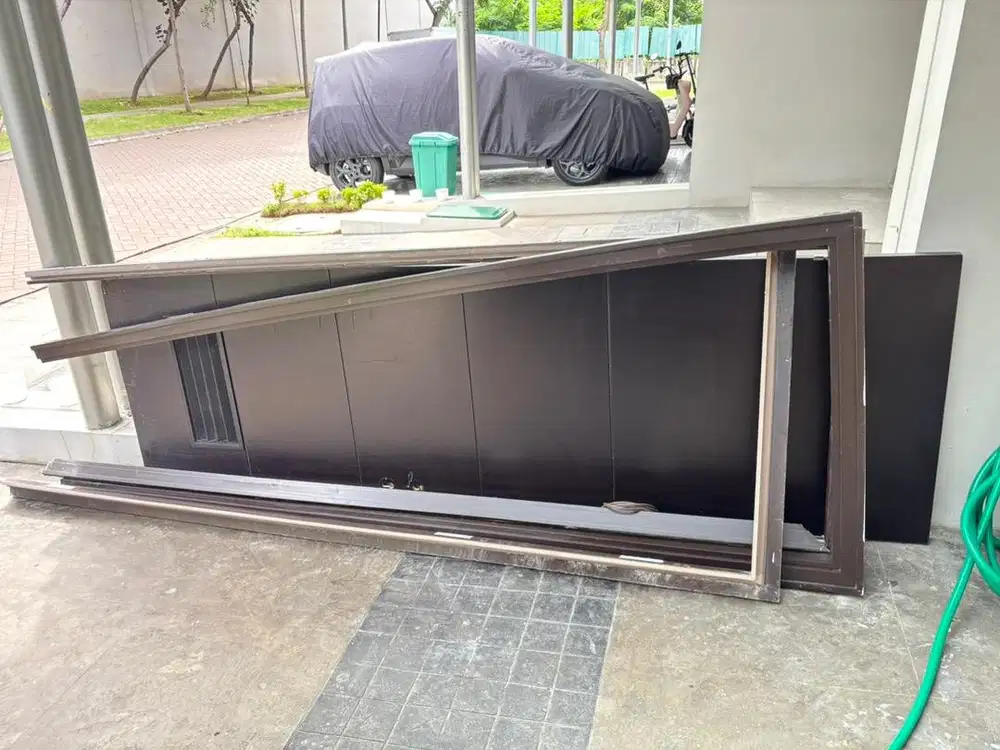 Pintu kayu bekas