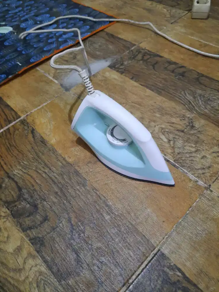 Jual setrika merek philips DST0510 normal