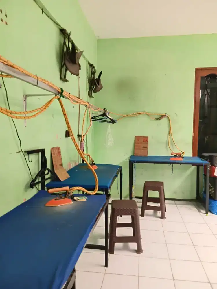 TENAGA SETRIKA LAUNDRY