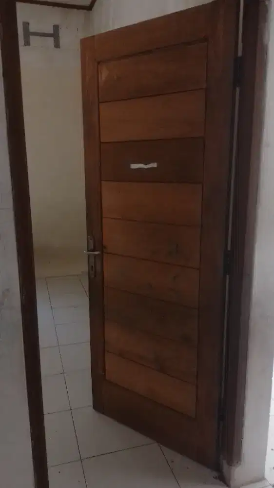 Pintu kayu tapi lupa jenis kayunya