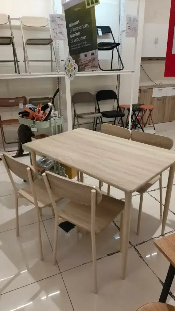 Meja makan set 4 kursi
