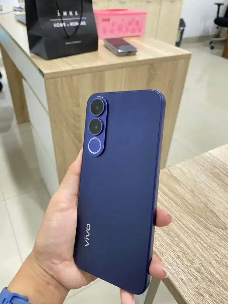 VIVO V70 FE RAM 12/256GB GARANSI 24 BULAN