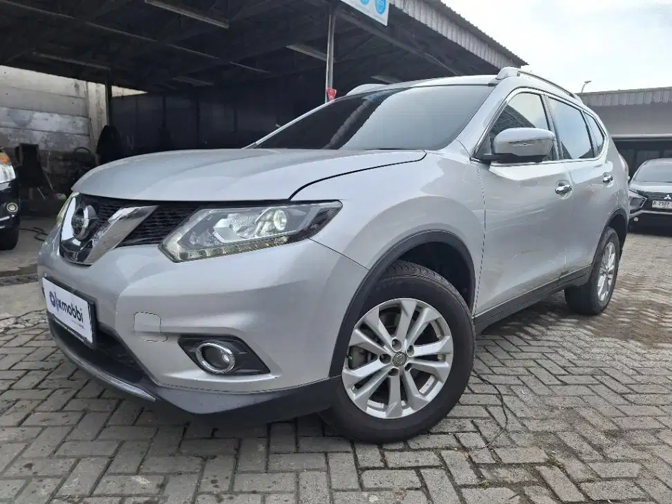 DP MURAH Nissan X-Trail 2.0 Bensin-AT 2016 Silver C8SFB