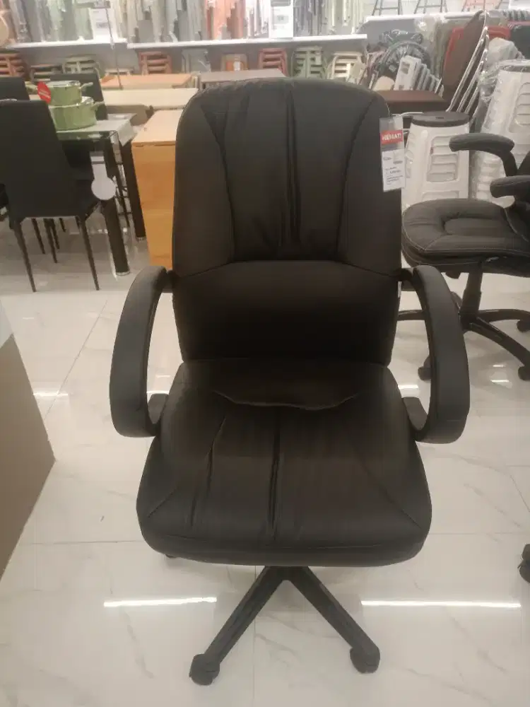 Kursi kantor hitam
