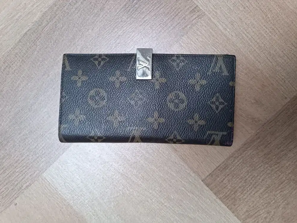 Dompet Kartu Lipat Branded