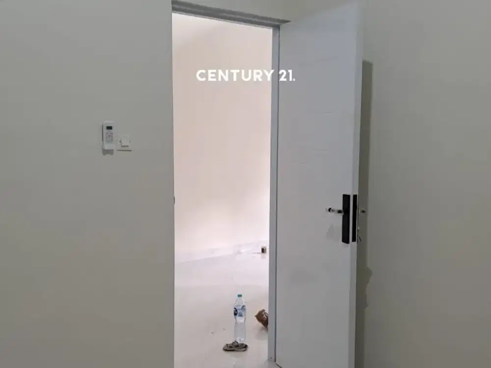 DIJUAL RUMAH CANTIK SIAP HUNI BANGUNAN MANDIRI DEPAN TAMAN