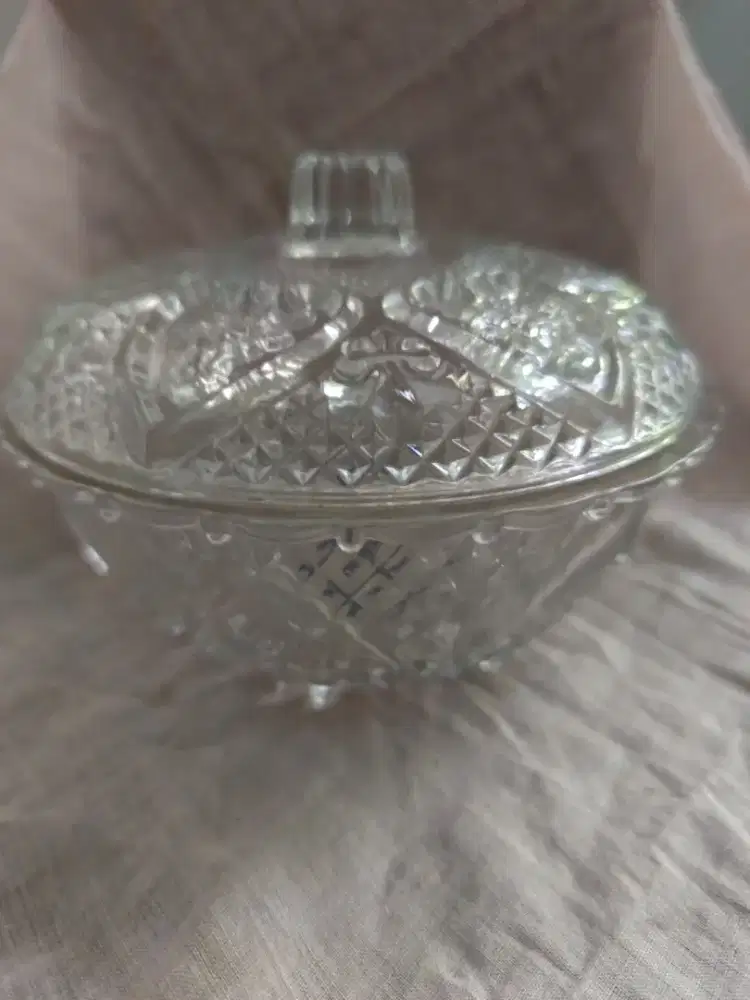 Mangkuk beling dengan tutup