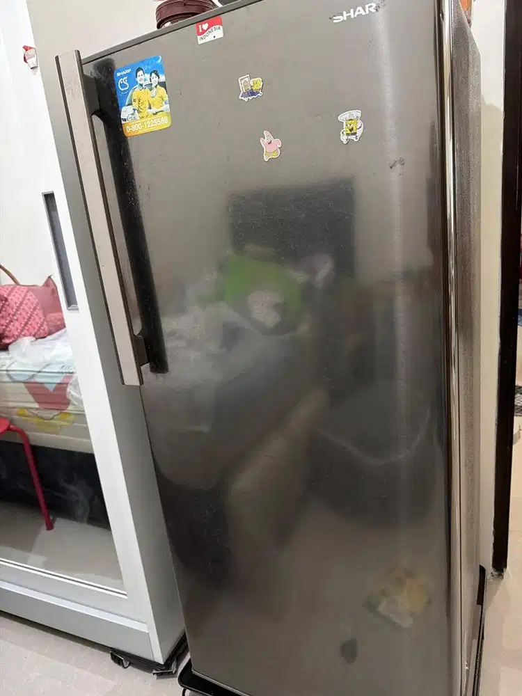 Kulkas lemari es sharp dan tv lg 32' led