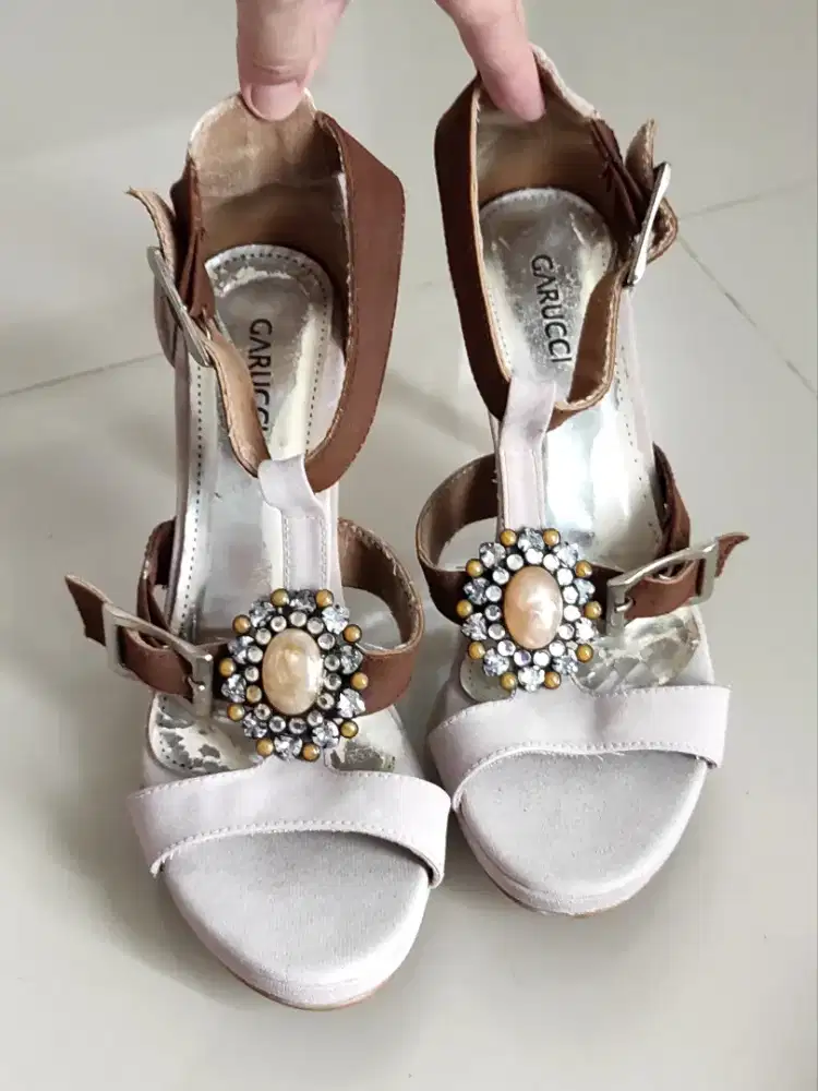 Sepatu heels wanita stiletto GARUCCI size 41, preloved