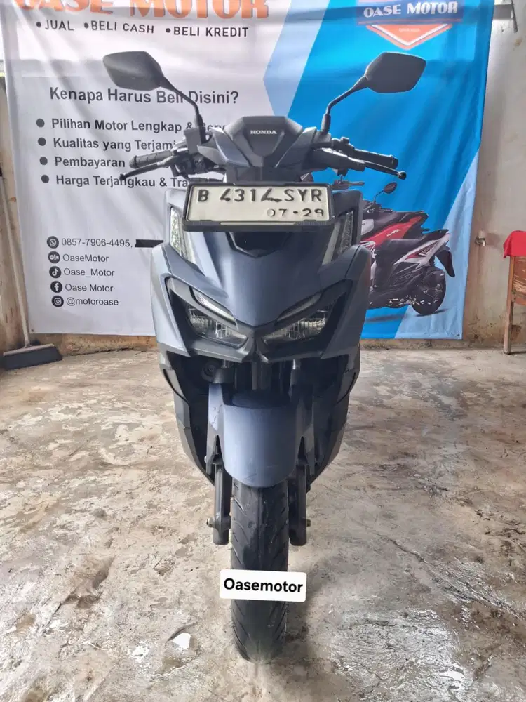 (B) Honda Vario 160 CBS ISS Tahun 2024