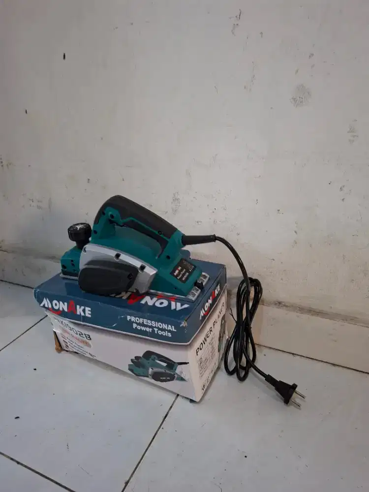 Mesin serut kayu merk monake