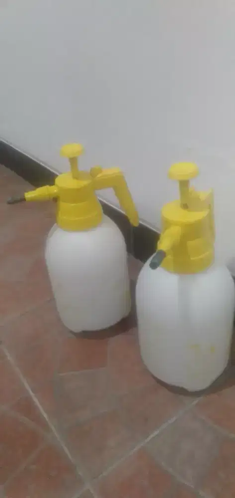 Alat penyemprot tanaman Yoto 2 liter