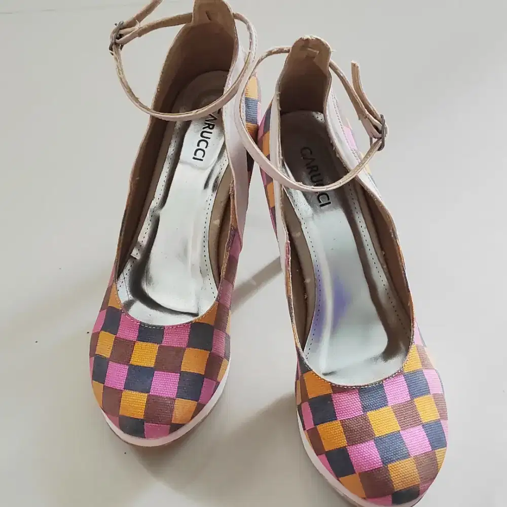 Sepatu heels wanita stiletto GARUCCI size 41, preloved