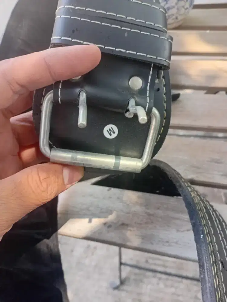 Sabuk fitnes under amour size M