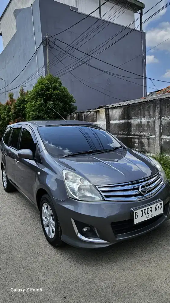 Nissan grand livina 2013 sv At matic