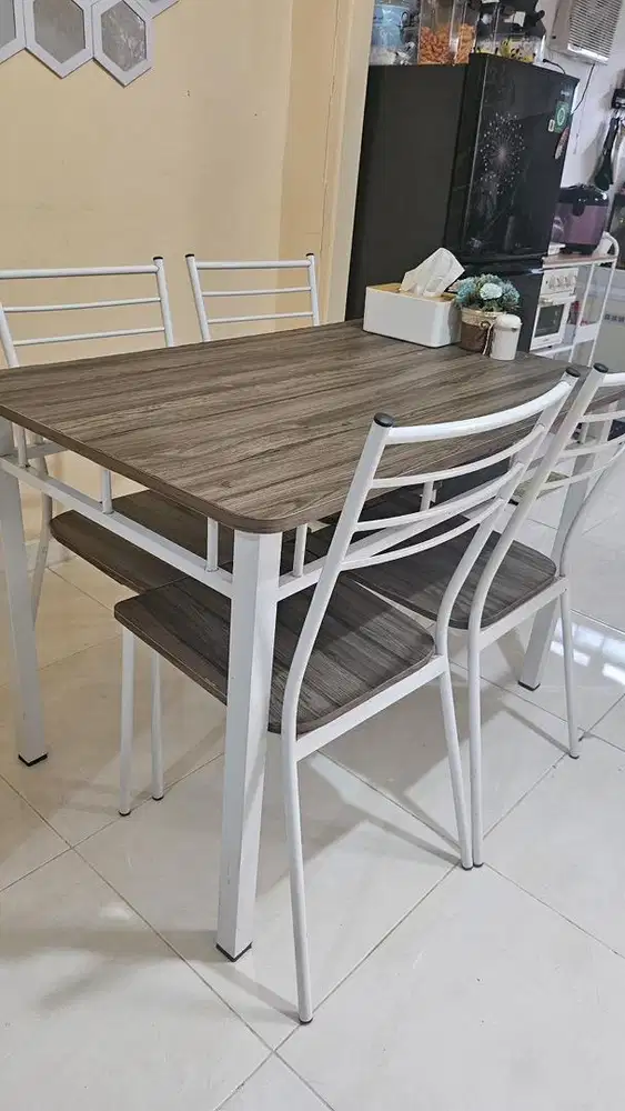 Meja Makan Merk Siantano