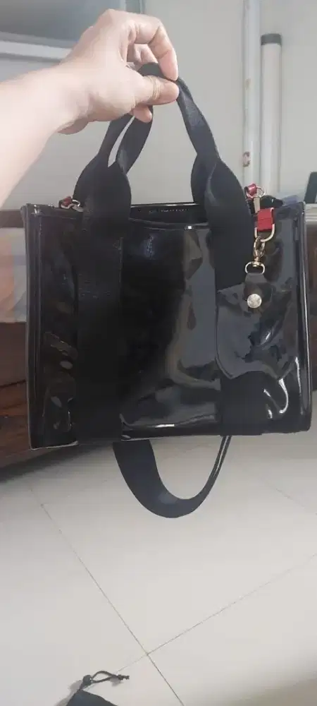 Tas slempang wanita bahan plastik