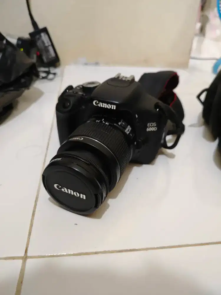 Canon EOS 600D, kit 18-55mm