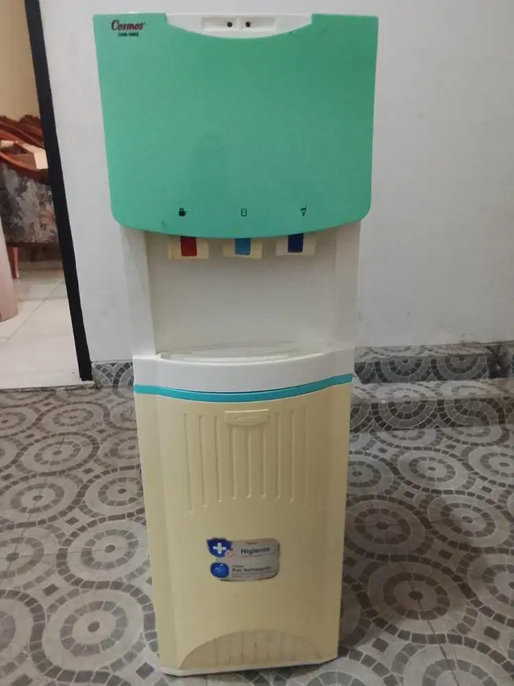 Dispenser tempat air kondisi bagus