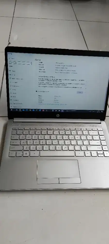 HP 14s RAM 8GB SSD 512GB Mulus Siap Pakai