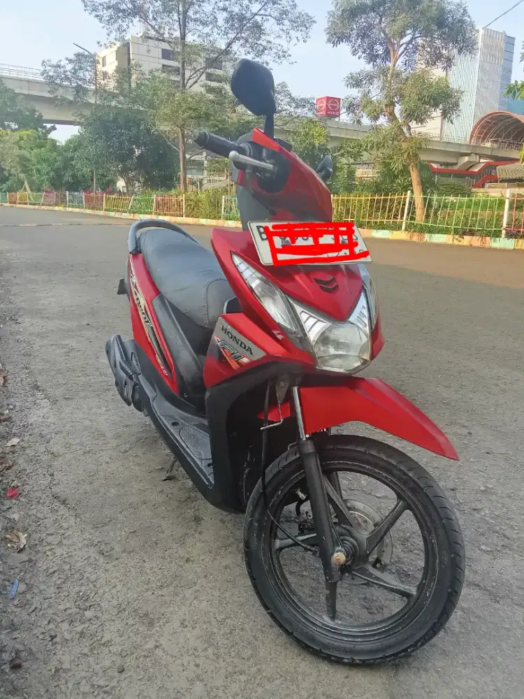 Di jual Honda Beat 2013 Fi merah hitam