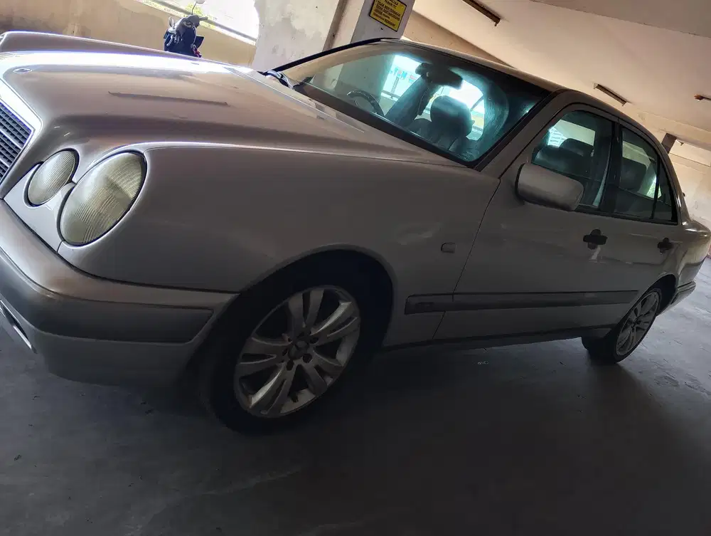 Mercedes-Benz E230 1996 Bensin