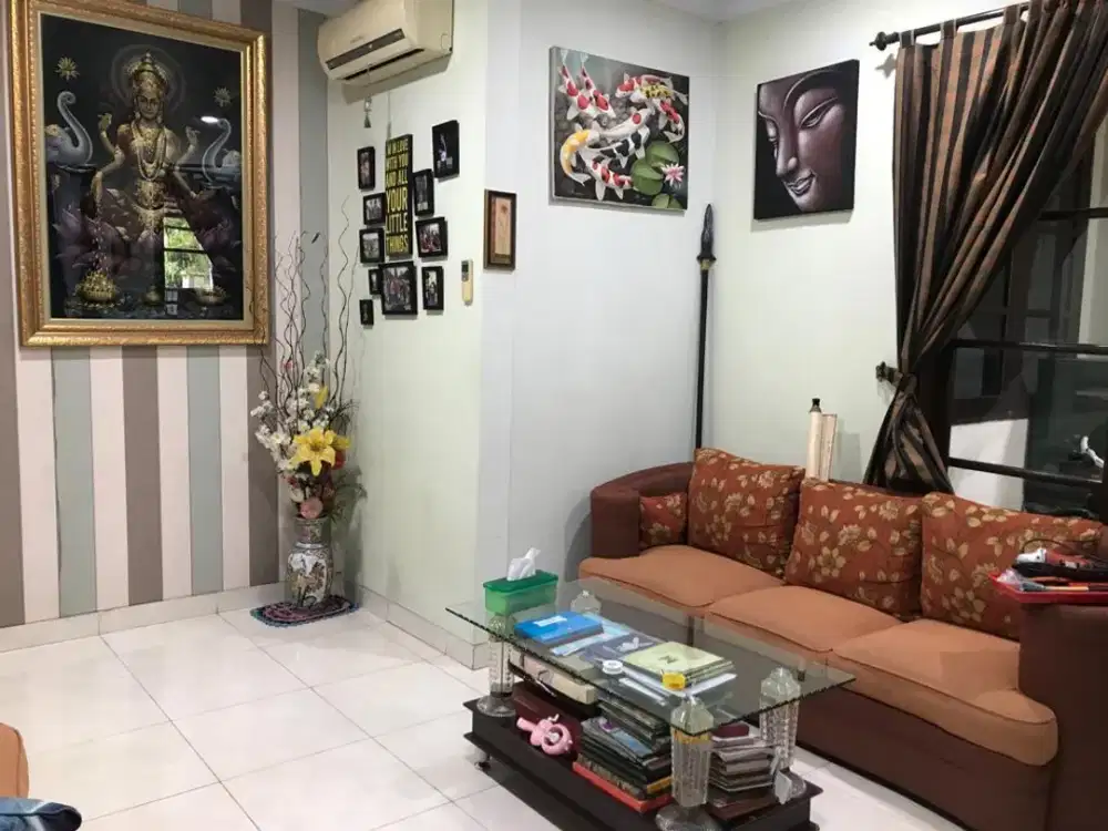 Dijual Rumah 2 Lantai Semi Furnished di Kencana Loka BSD