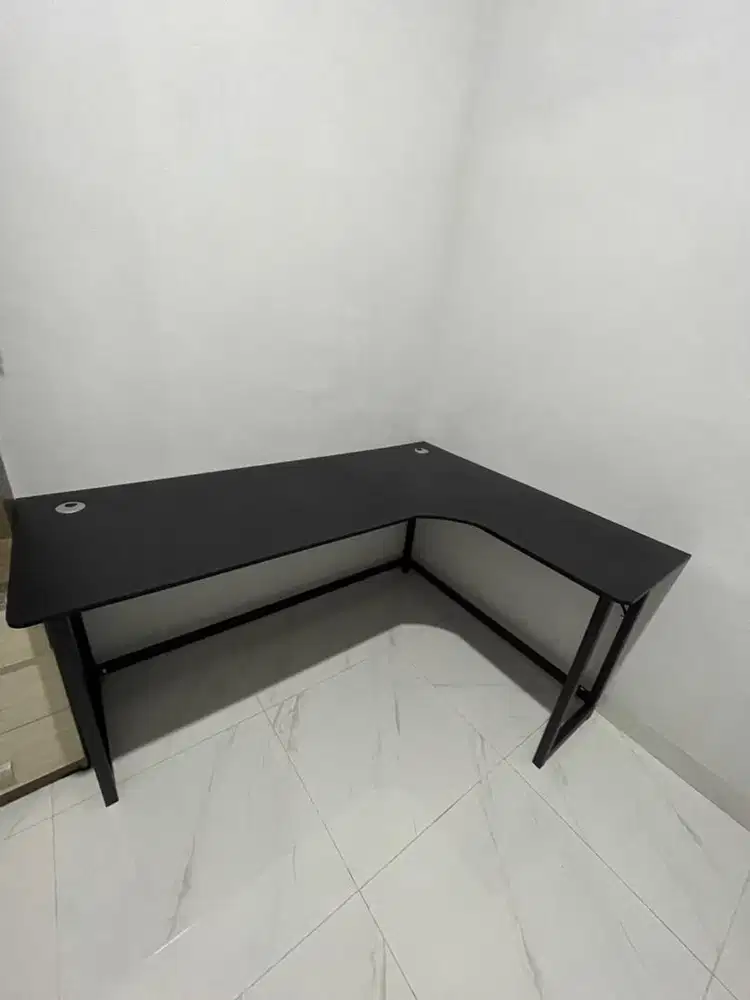 Jual meja kerja atau meja gaming