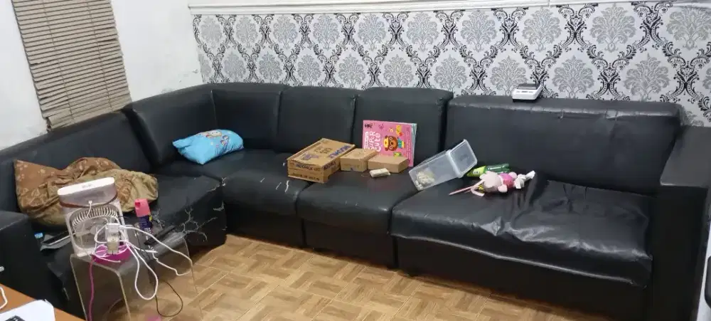 Sofa panjang untuk keluarga