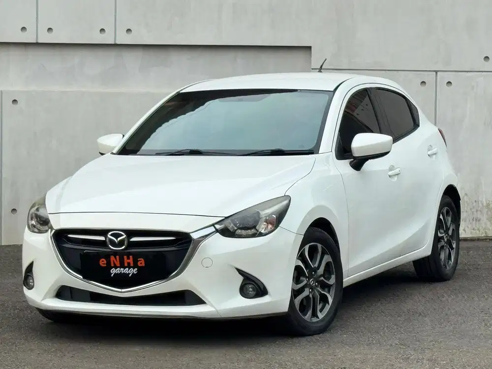Tgn Pertama.. Mazda2 R 1.5 A/T 2015 Skyactive.. eNHa garage Semarang..