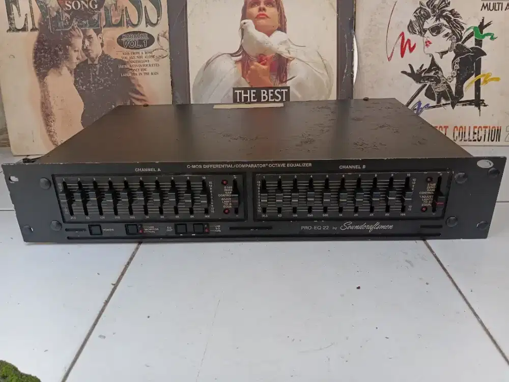 Equalizer Soundcresftmens EQ- 22. Built up 110volt