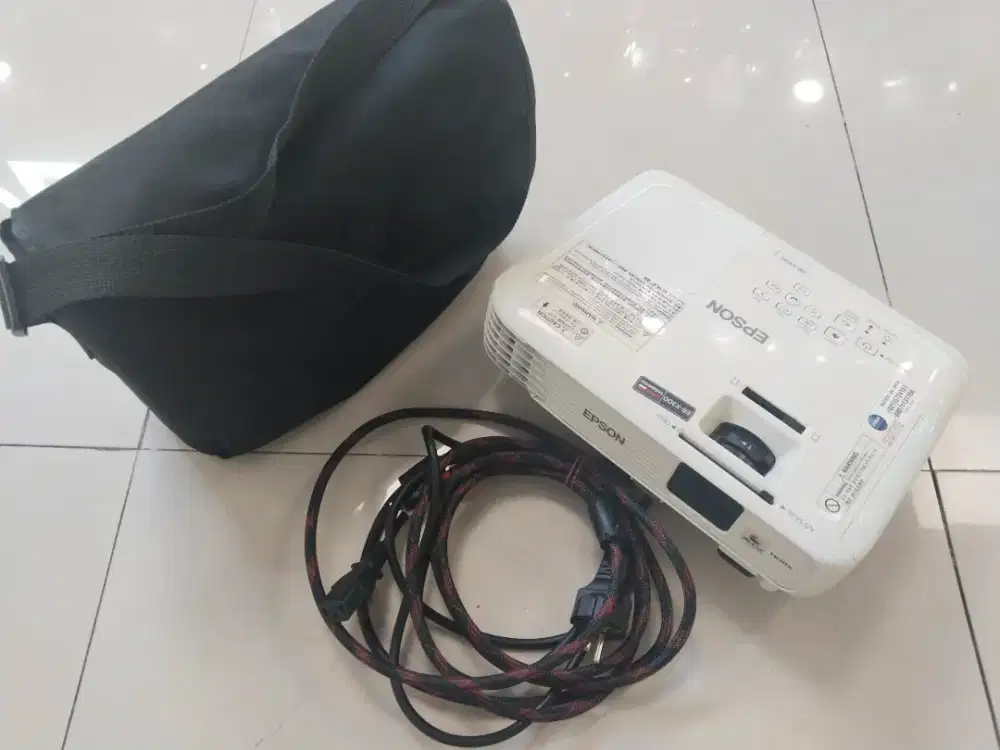 Dijual proyektor Epson EB-X300 pemakaian 390jam Segel Epson siap pakai