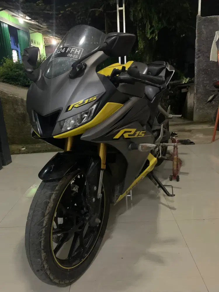R15 VVA full original , KM rendah