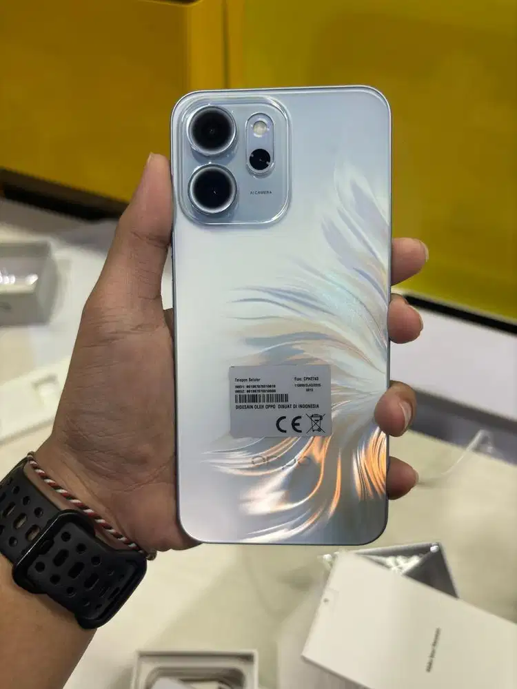 Oppo reno 14f 5g 8/256 gb. (Kondisi baru di buka)