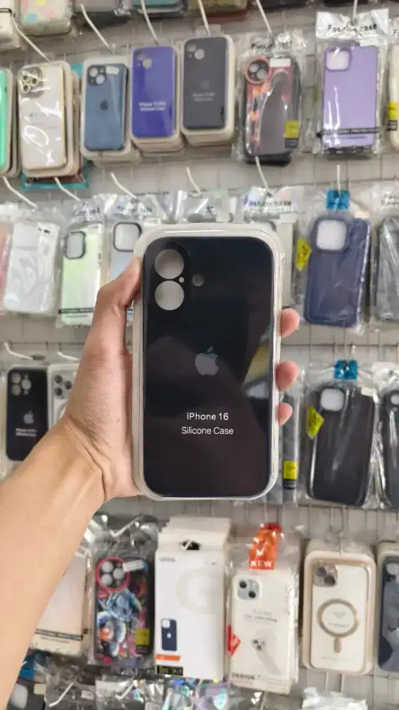 Casing iPhone 16