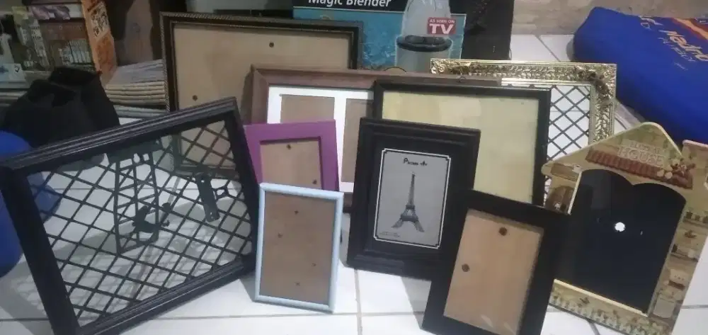 Bingkai foto berbagai ukuran.